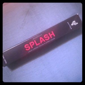 Younique Splash Liquid Lipstick Stubborn Red
